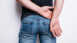 Rimming, explained: Expert advice on pleasure, hygiene, and safety