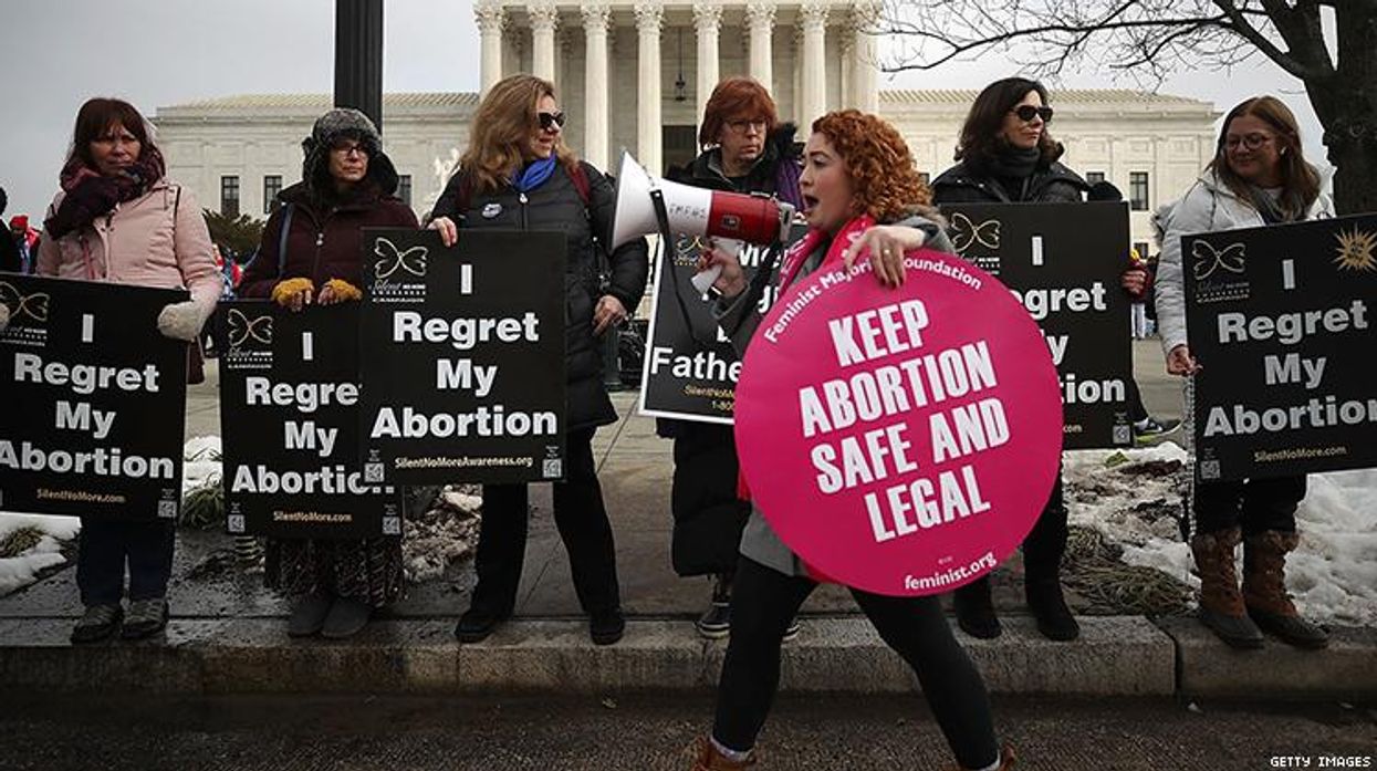 pro and anti abortion protesters