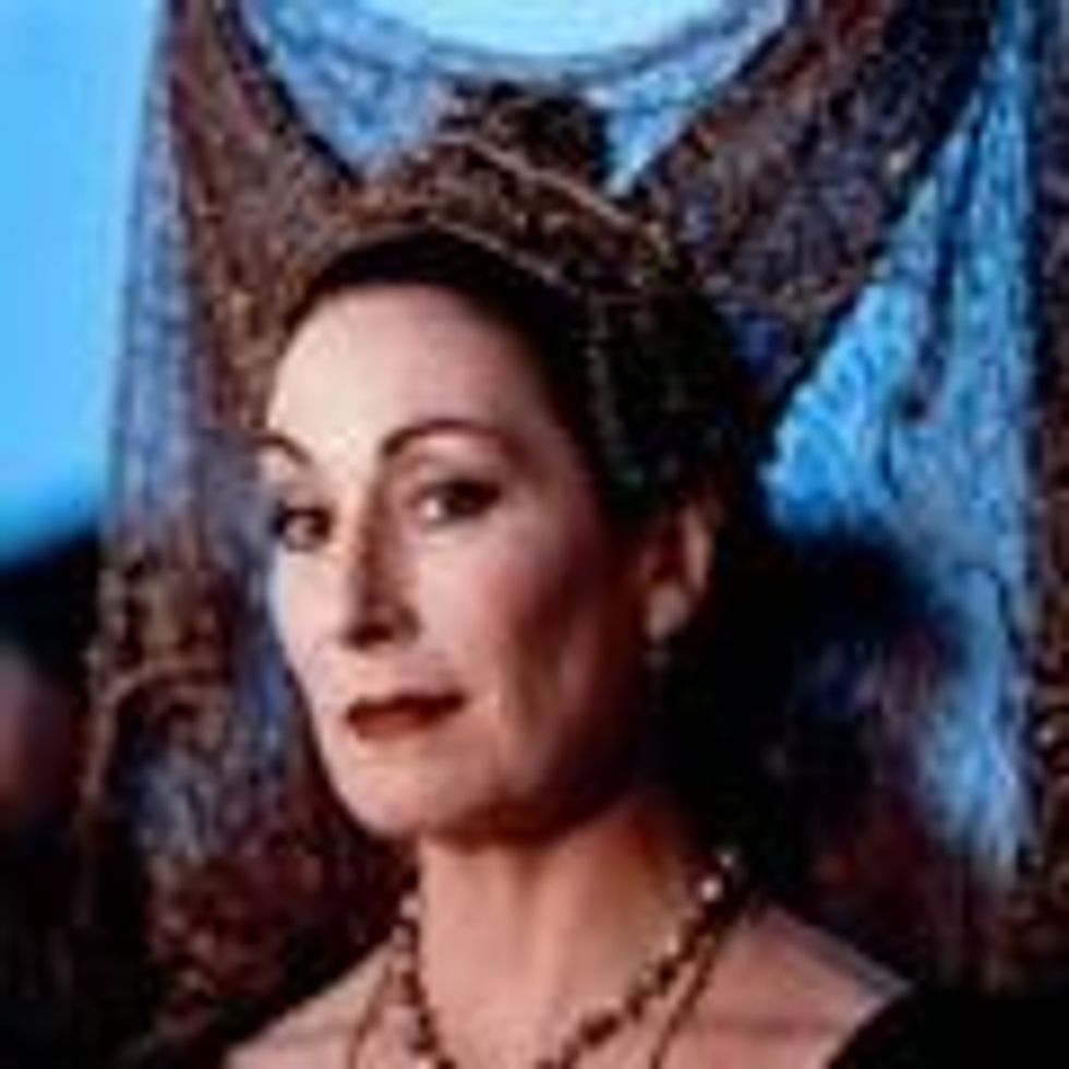 Queen-anjelica-huston