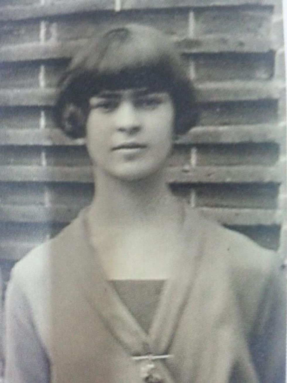 Rare Photos of Teenage Frida Kahlo Have Surfaced Online