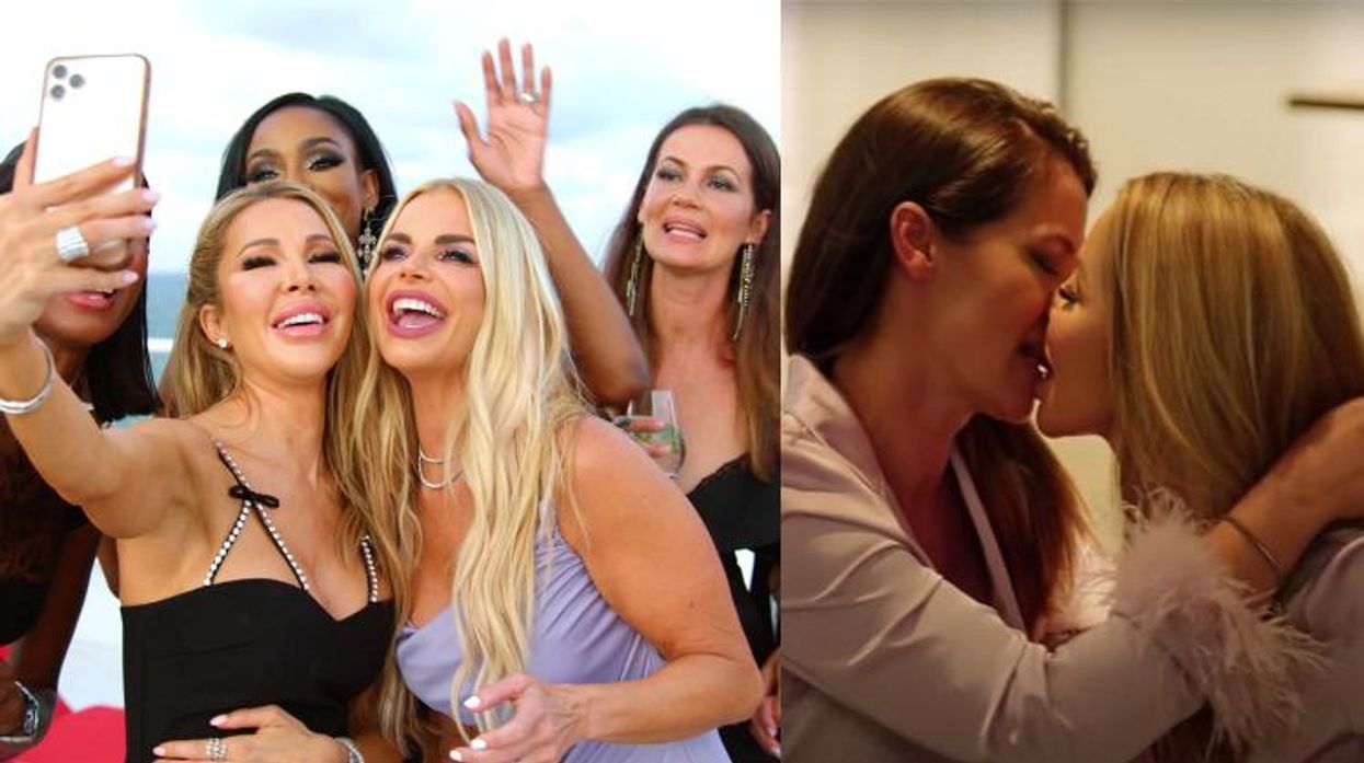 Katta kokrak qafasining yaqin plandagi fotosurati Doggy uslubidagi yalangoch qizlarning fotosuratlari