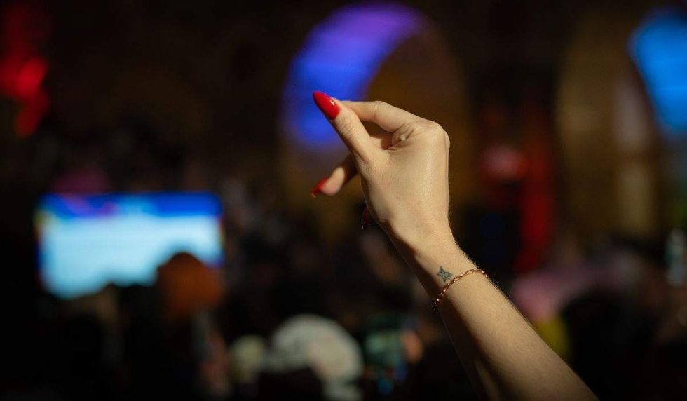 red fingernails