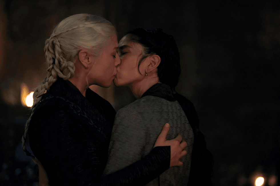 Rhaenyra Targaryen and Mysaria kiss in House of the Dragon.