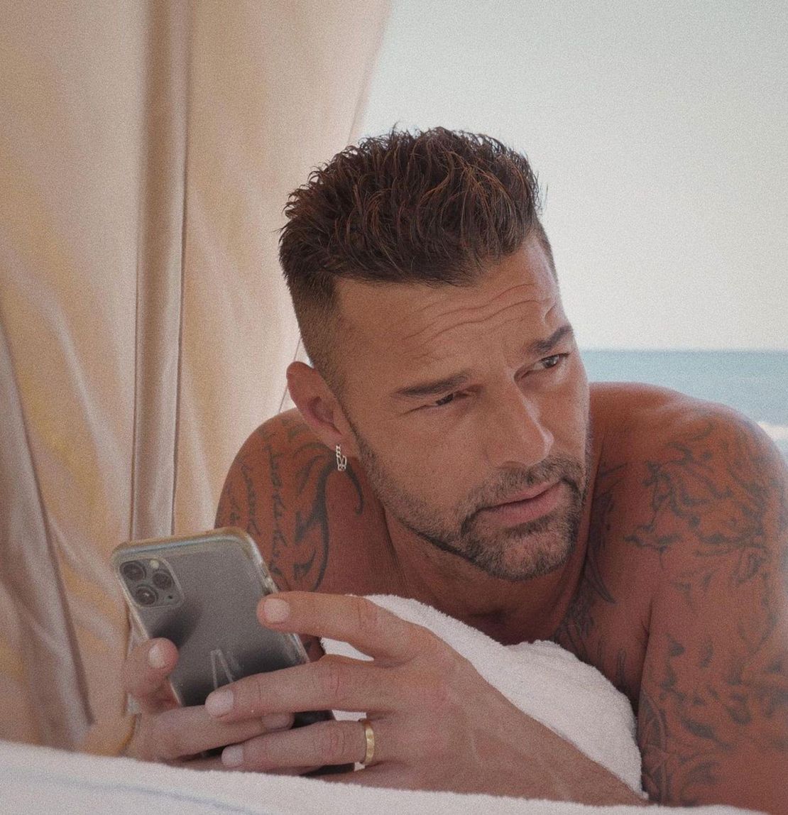 Ricky Martin Hot Shirtless Pics Spring Summer