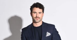 Robbie G.K. flexes his strong muscles in sweaty new gym video