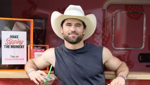 Robbie G.K. flexes his rock-hard abs in viral shirtless pic