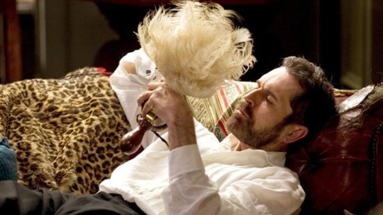 Ruper-everett-hysteria-rotator_0