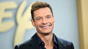 Ryan Seacrest rocks six-pack abs in new shirtless sexy photo