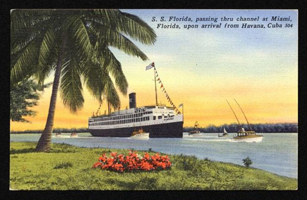 "S.S. Florida passing thru channel at Miami, Florida, upon arrival from Havana, Cuba: 504"