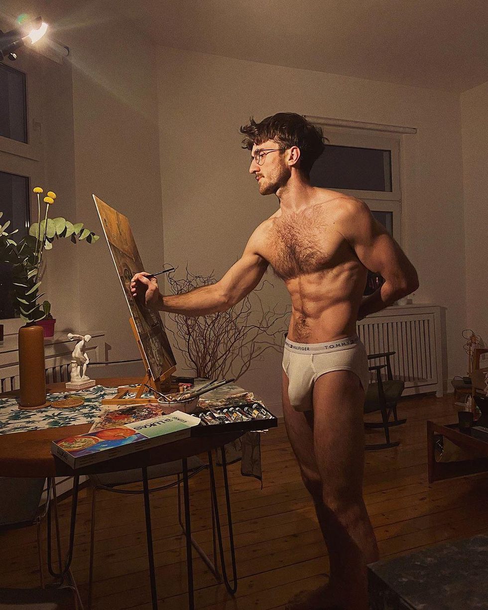 Sam Morris in a selfie painting.