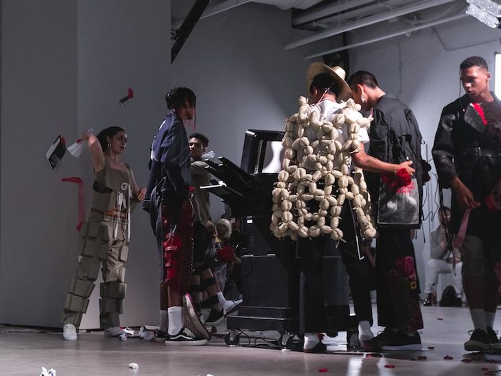 Sanchezkanenyfwmrunway_aklonyc060