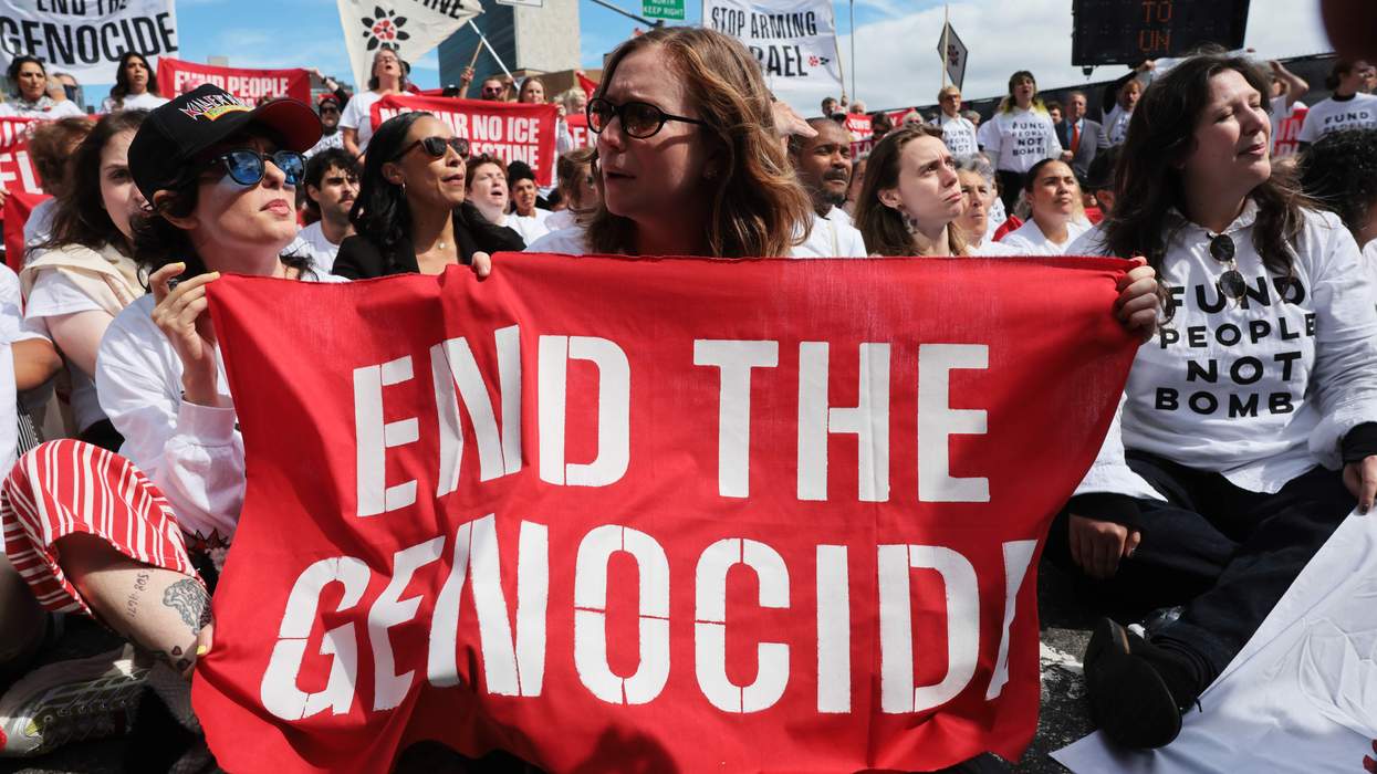 āSarah Sherman, Hannah Einbinder and protesters against Israeli Prime Minister Benjamin Netanyahu and his war in Gaza block a street next to the United Nations (U.N.) on September 24, 2026, in New York City.