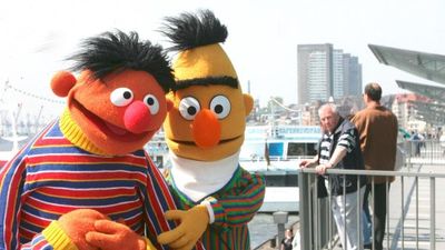 400px x 225px - Sesame Street' Insists Bert & Ernie Are Not Gay, Just 'Best Friends'