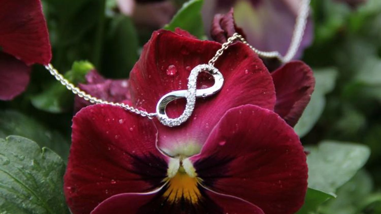 Shane-co-necklace-on-flower_0