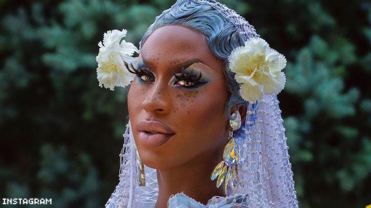 Shea Coulee in Backyard Barbecue