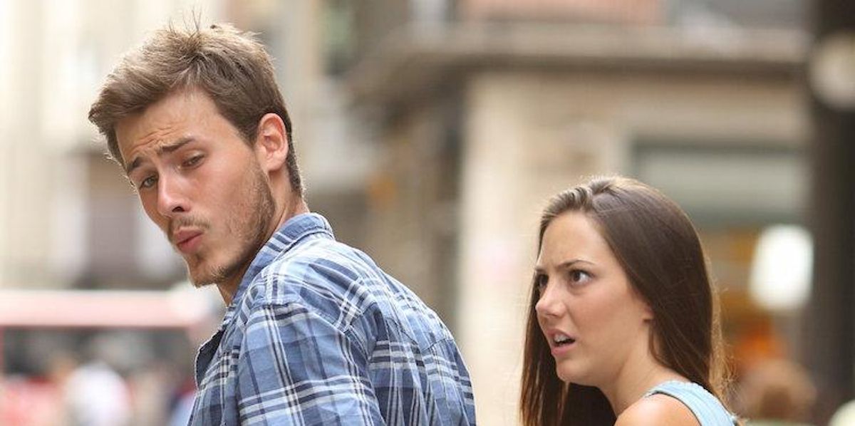 Мем мужик смотрит на другую девушку Мем мужик смотрит на другую девушку