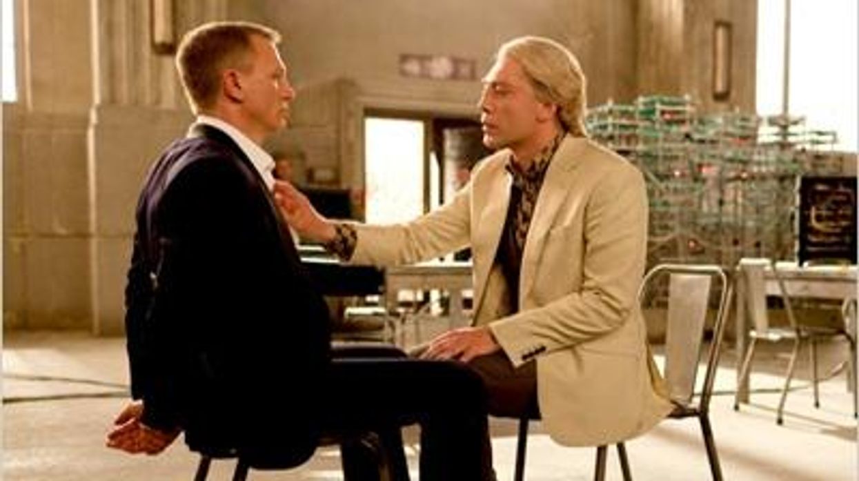 Skyfall-daniel-craig-bardem-rotator