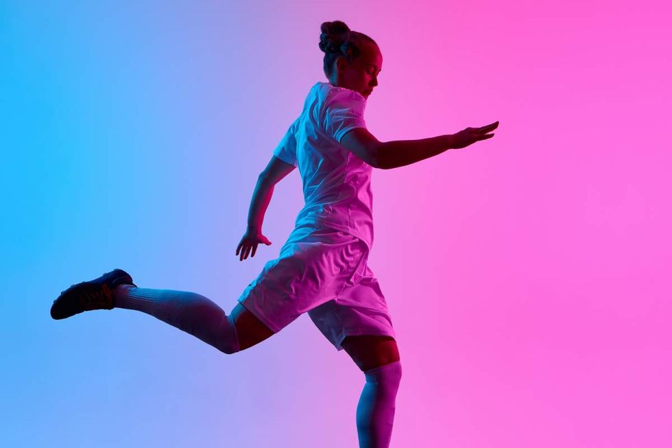 Jugador de fútbol en sesión de fotos.