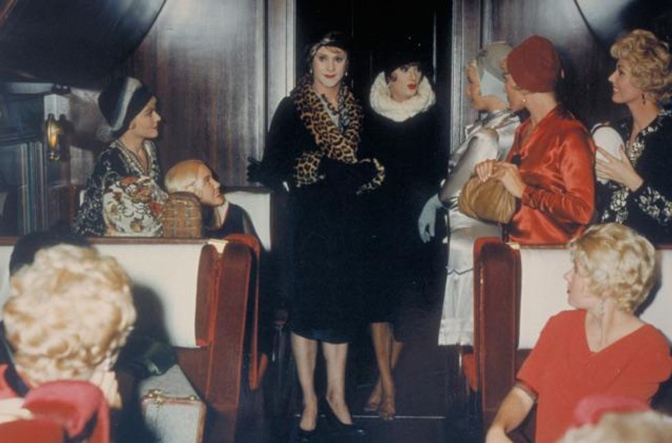 Some_like_it_hot_-_train_color