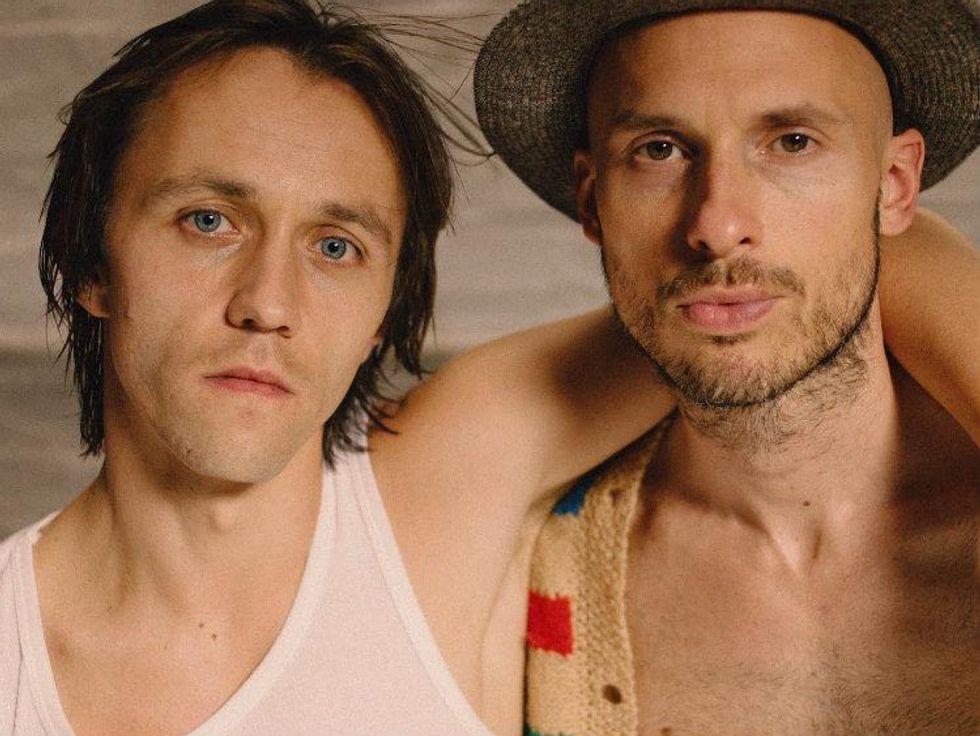 Sondre_lerche_serenading_in_the_trenches_2