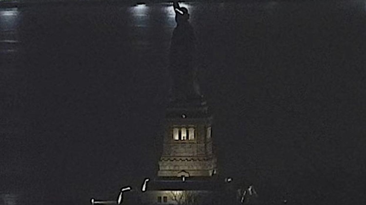 statue of liberty dark