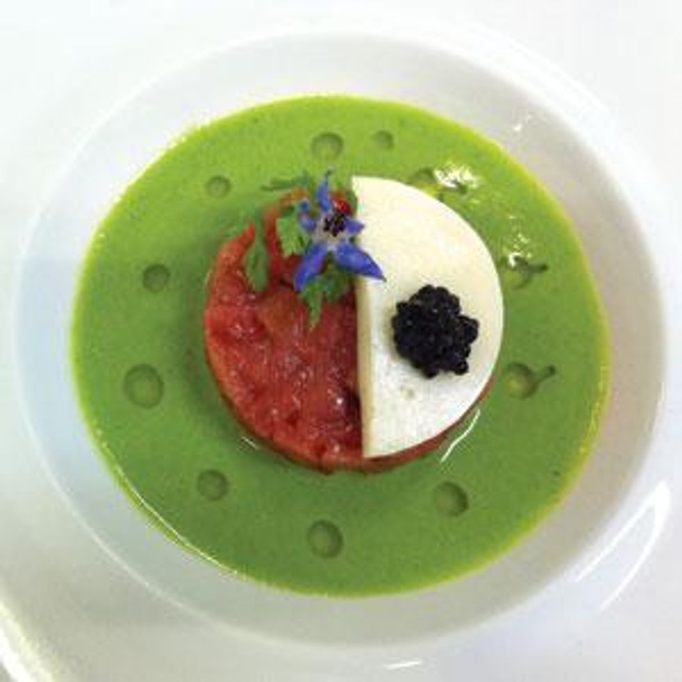 Tartare-di-tonno-rosso-con-passato-di-lattuga-e-latte-affumicato