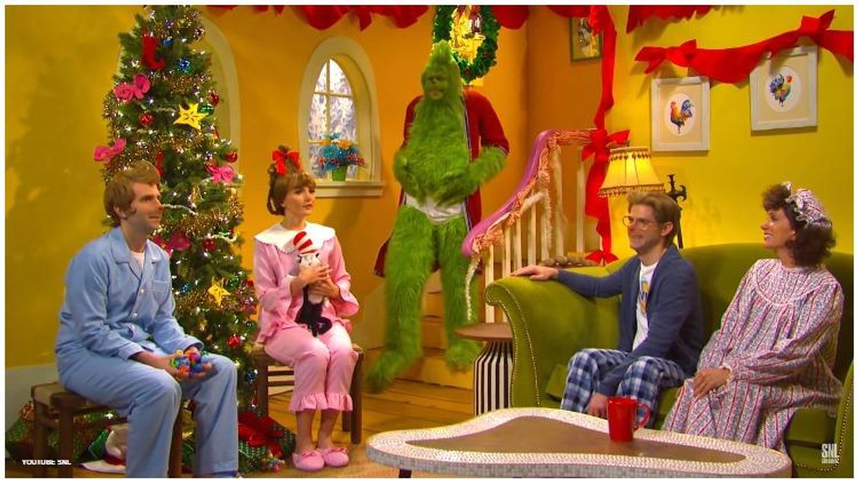 The Grinch Delivers the Yule Log in Bisexual Whoville Triad On 'SNL'
