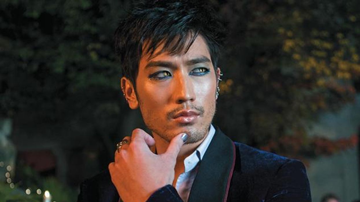 -the-mortal-instruments-city-of-bones-official-illustrated-companion-photos-magnus-bane-35360743-1536-1902%20copy_0