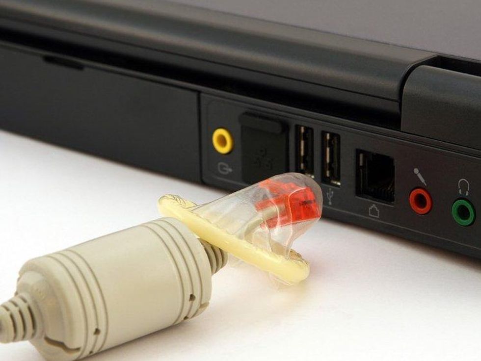 There's no way to safely toss salad.