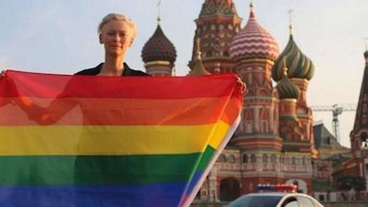Tilda-swinton-moscow-rainbow-flag-cr