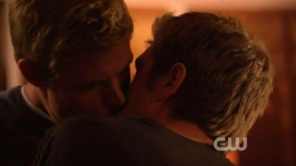 Trevord-donovan-90210-kiss