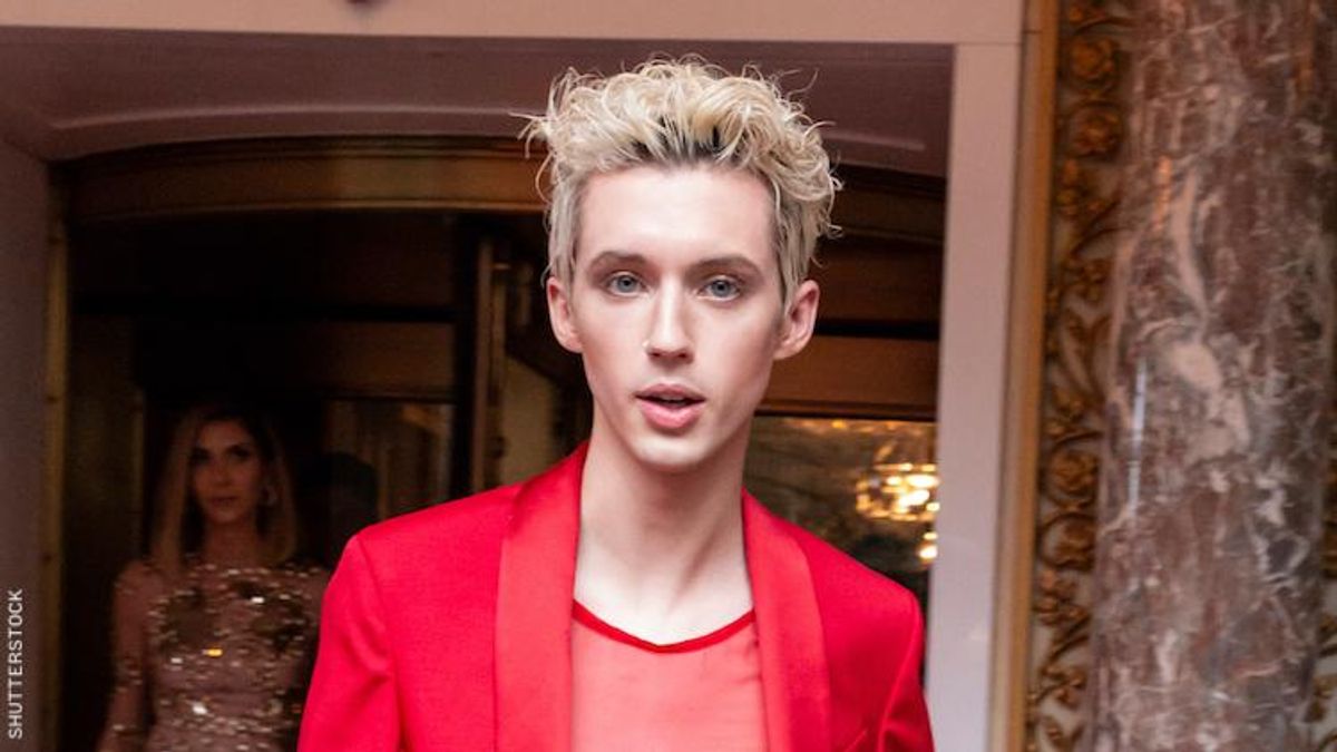 Troye Sivan on red carpet in all red.
