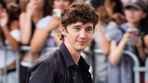 Troye Sivan leaks his secret Instagram account filled with sexy pics