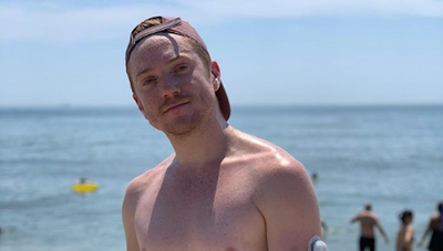 Naked Beach Couple - Porn Performers Are Giving Away Content for Elizabeth Warren Donations