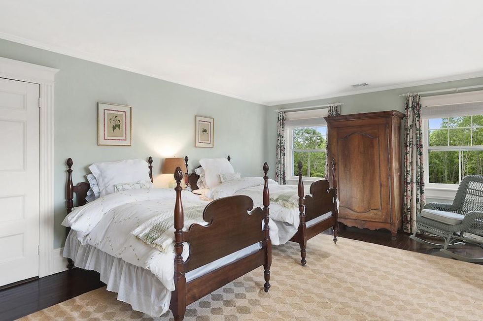 \u00a1OUT! Las Transformistas of Havana