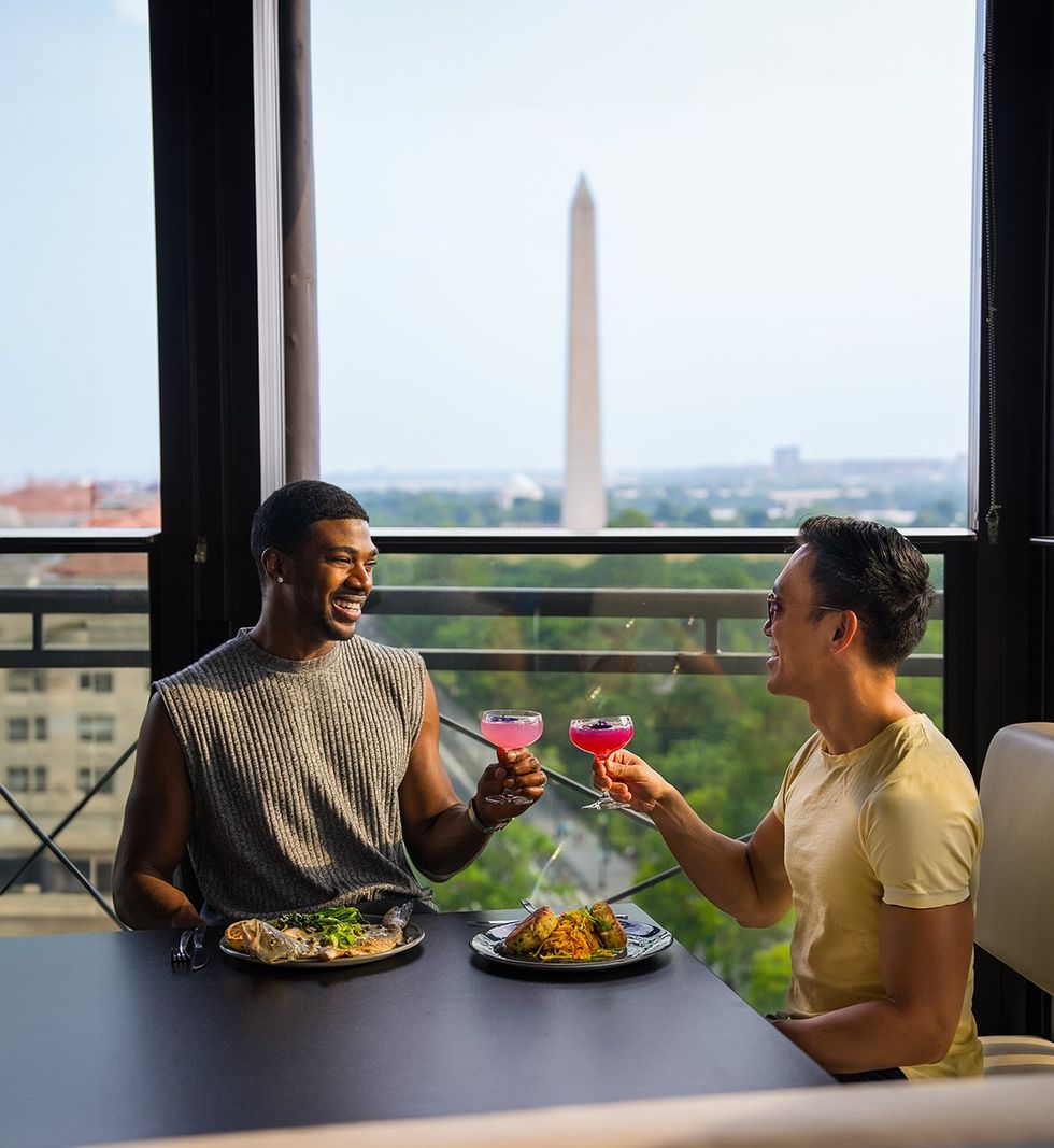 \u200bBarry Hoy and Taraj share a romantic cocktail and dinner with a view at the VUE rooftop restaurant in Washington, D.C.