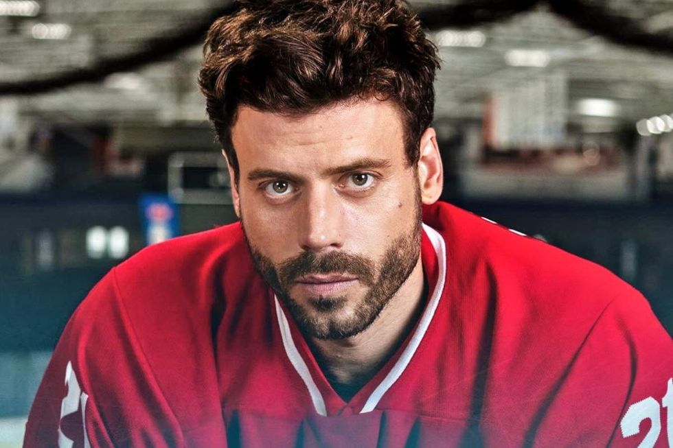 \u200bFrancois Arnaud as Scott Hunter on \u200bHeated Rivalry\u200b