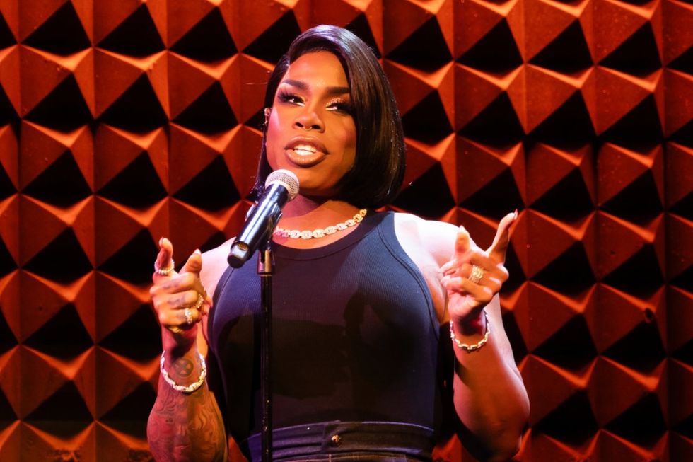 \u200bMon\u00e9t X Change performing live