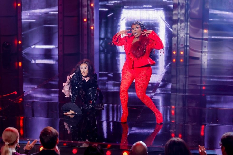 \u200bOnya Nurve and Jewels Sparkles lip sync for the crown to 'Abracadabra' by Lady Gaga at the \u200bRuPaul's Drag Race\u200b season 17 finale