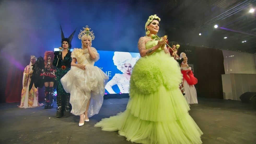 \u200bRuPaul's Drag Race UK queens assemble in a 'V' formation to honor The Vivienne