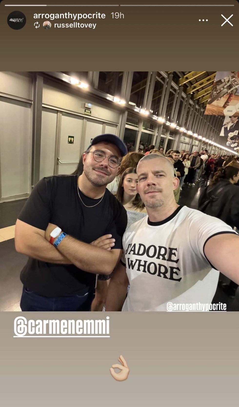 \u200bRussell Tovey takes a selfie with \u200bPlainclothes\u200b director Carmen Emmi