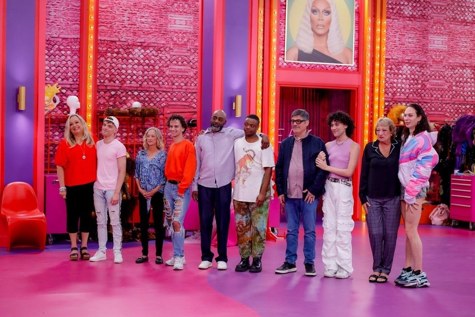 \u200bThe top 5 queens of \u200bRuPaul's Drag Race\u200b season 17 posing alongside their parents prior to the makeover challenge