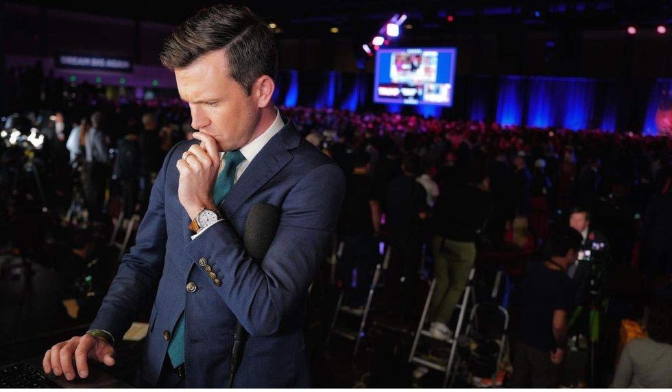 vaugh hillyard reporting in a large room