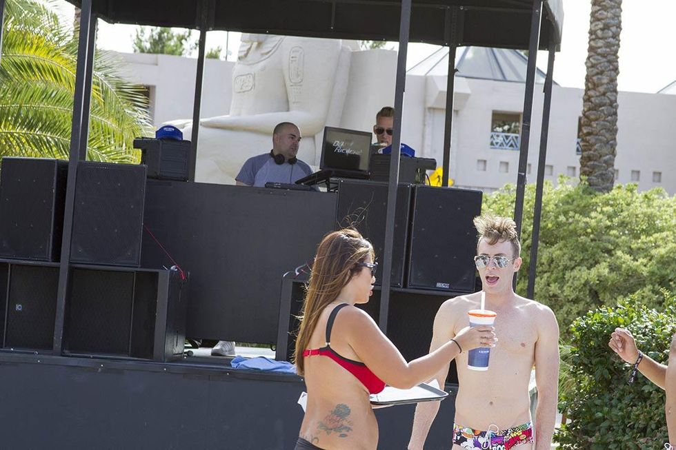 Vegas-pool-party-034