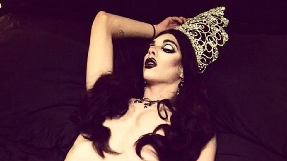 Violet Chachki wearing Sharon Needles\u2019 crown