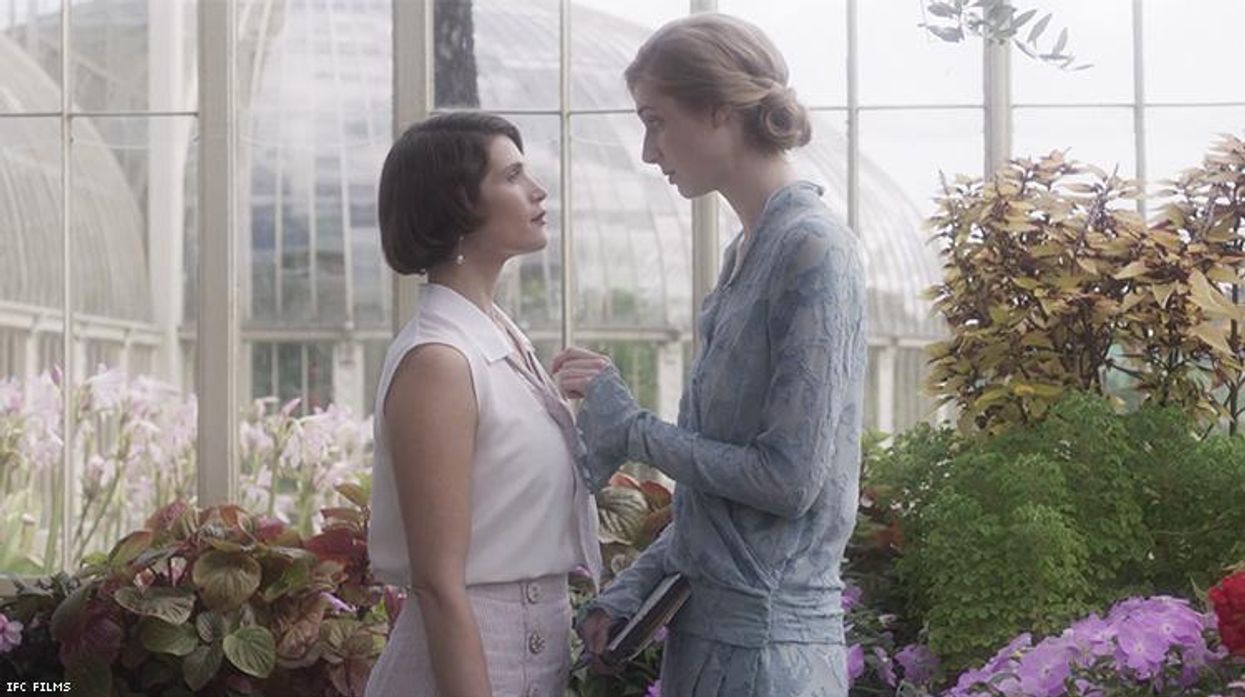 Virginia Woolf and Vita Sackville-West get close in this exclusive new "Vita & Virginia" clip.