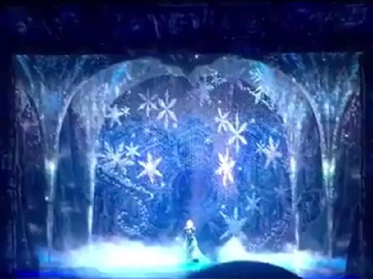 Watch Elsa's Gag-Worthy Transformation From the 'Frozen' Musical
