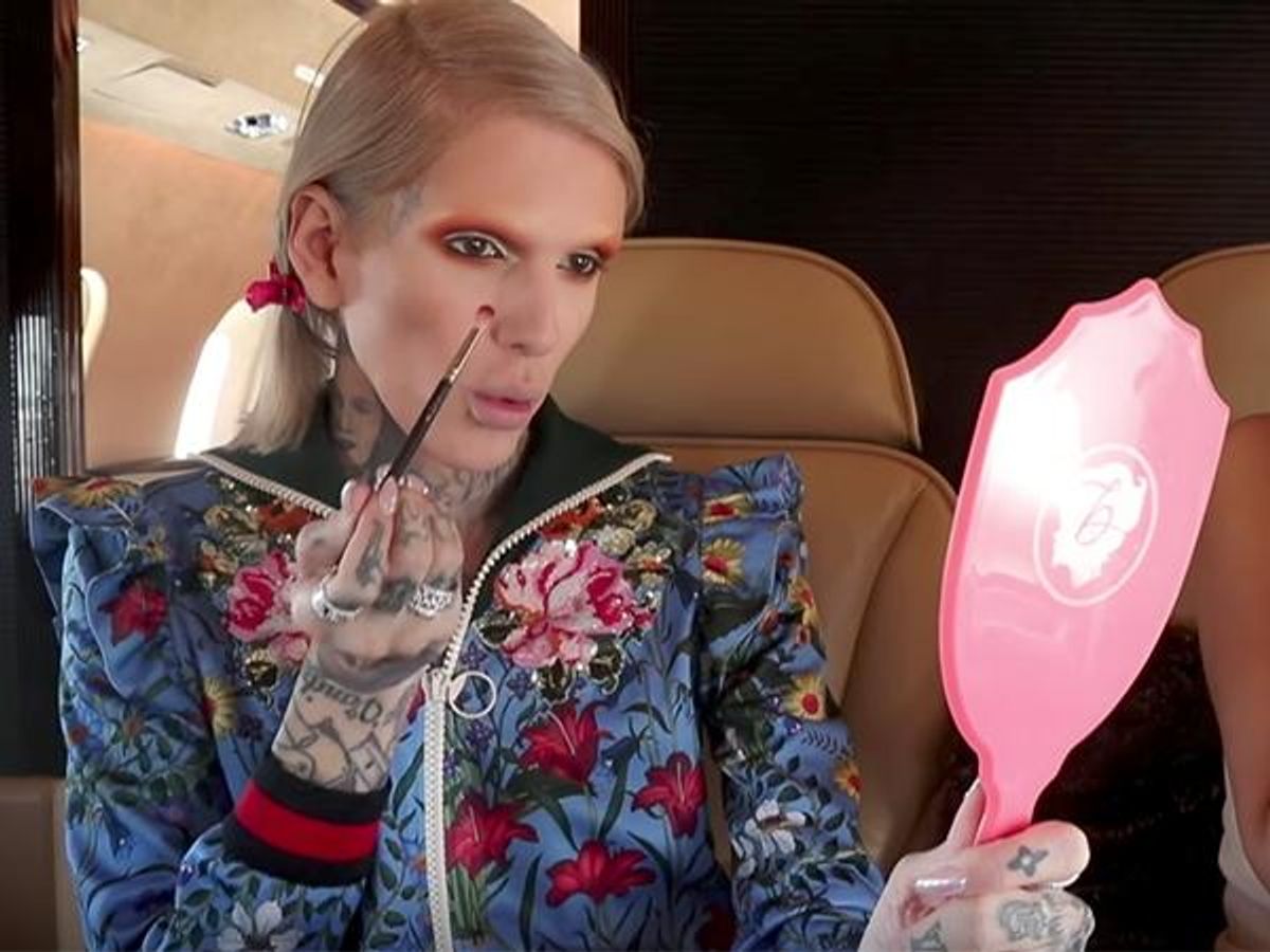 Watch Jeffree Star Beat His Face in a Private Jet