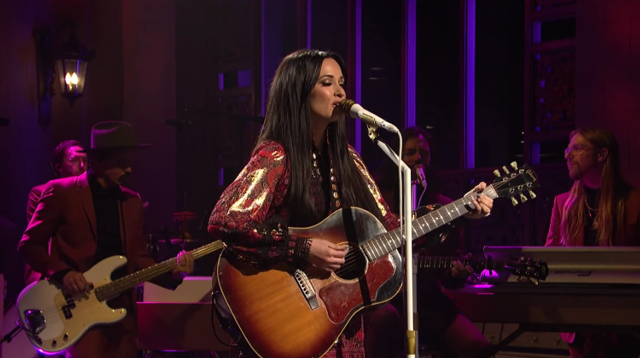 Watch Kacey Musgraves Perform 'Slow Burn' & 'High Horse' On 'SNL'