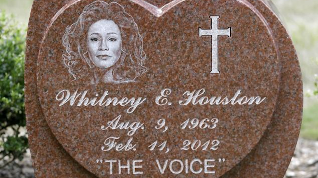 Whitney-houston-headstone-cr